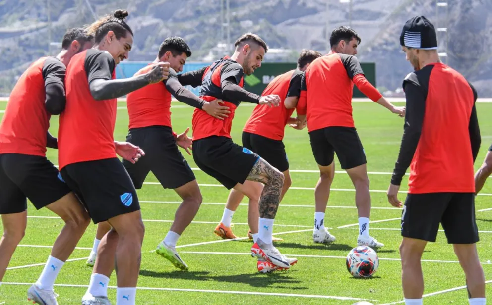 El plantel celeste en una práctica en Ananta. Foto: Archivo Digital.