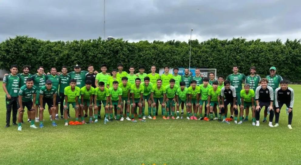 Cuerpo técnico y jugadores de la preselección Sub-15 trabajaron la pasada semana en Santa Cruz en una concentración de cinco días. Foto: Bolivia Crece