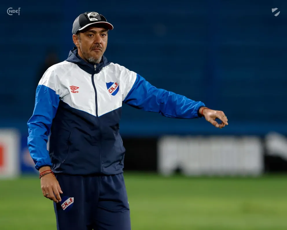 Alvaro Recoba, entrenador del club Nacional de Football, que ya toma previsiones para llegar a El Alto.