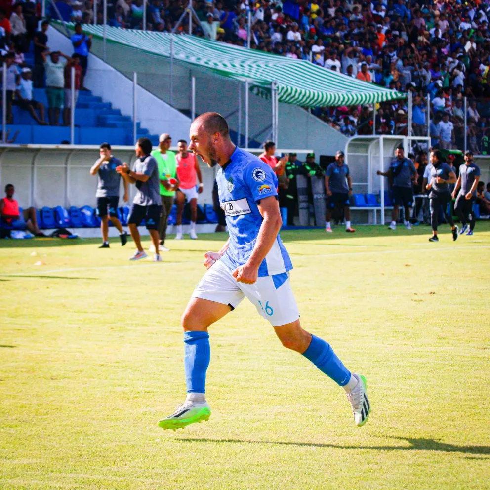 Pasadore celebra uno de los goles que le marcó a The Strongest. Foto: San Antonio