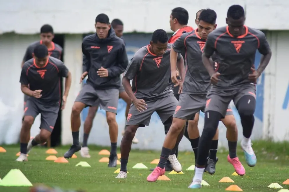 Los jugadores de Always Ready en uno de los últimos entrenamientos. Foto Always Ready