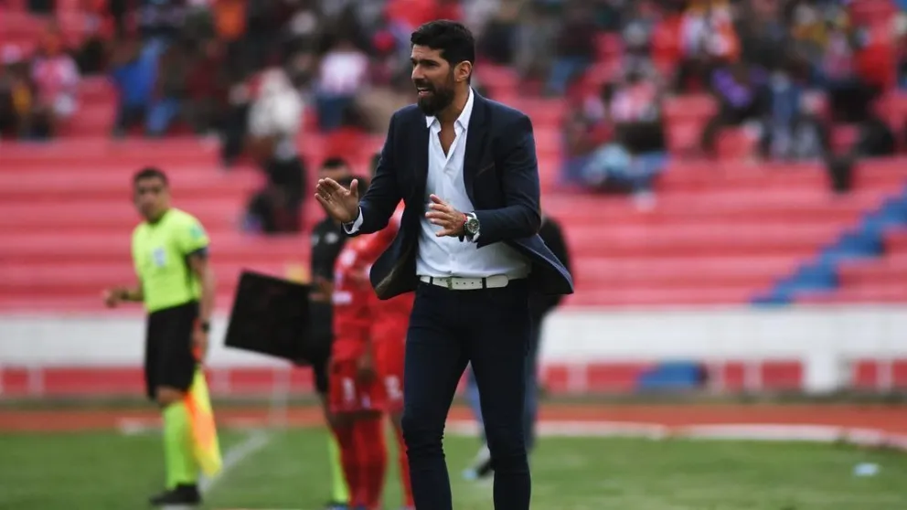 Sebastián Abreu, en un partido cuando dirigía a Always Ready. Foto: ESPN