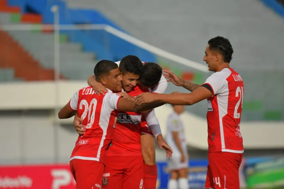 Los jugadores de la U de Vinto buscarán celebrar en la Sudamericana. Foto APG