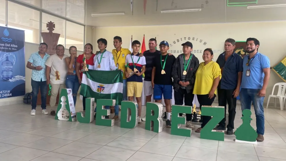 Algunos de los vencedores en el Nacional Clasificatorio. Foto: Federación Boliviana de Ajedrez.