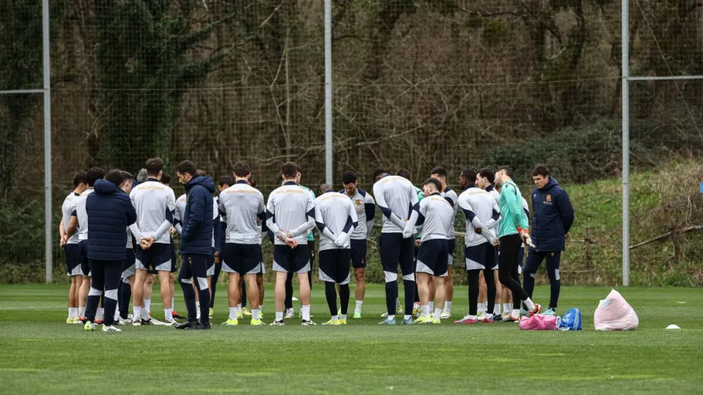 El plantel español previo a un entrenamiento. Foto: Real Sociedad.