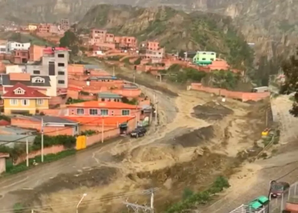 Desborde de un río en la zona Sur de La Paz. Foto: captura.