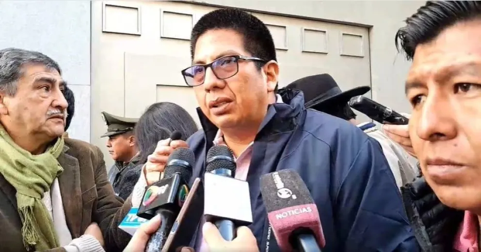 Adalid Carvajal, secretario de la (CSCIB), habla con los medios. Foto: Captura de video
