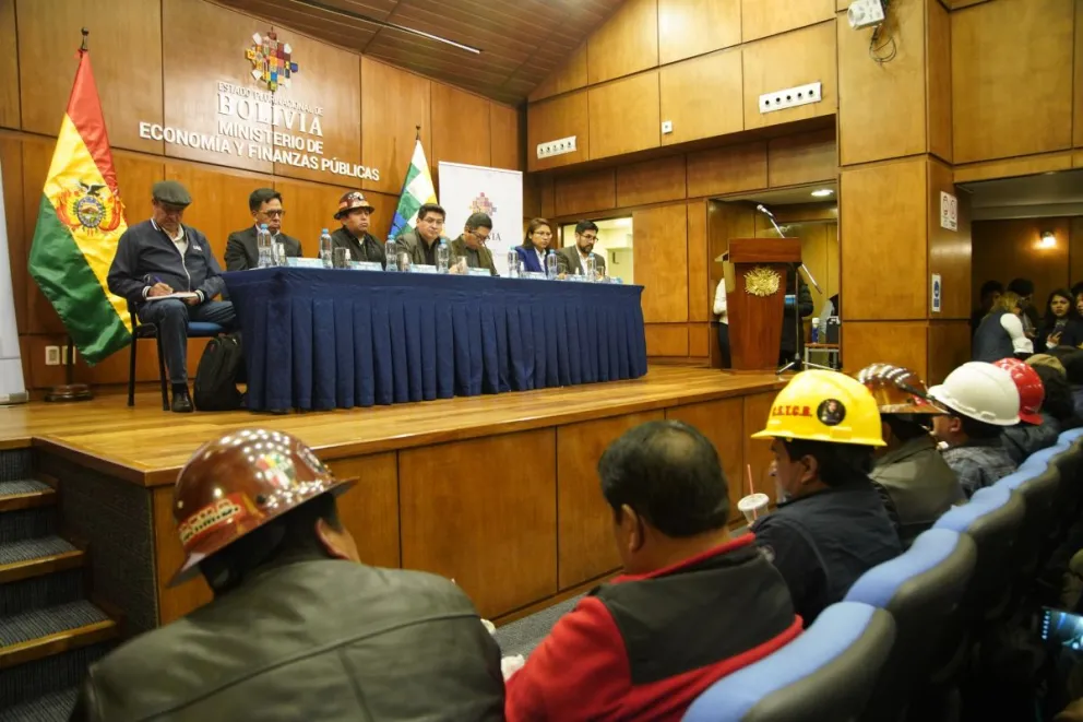 Gobierno y COB forman la comisión económica que se encarga de la negociación salarial. Foto. ABI (Archivo)