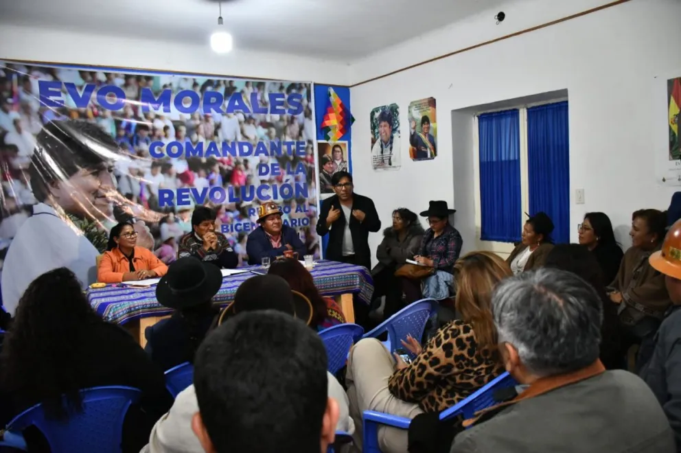 El expresidente Evo Morales y su bancada parlamentaria se reunieron este martes en La Paz. Foto: APG