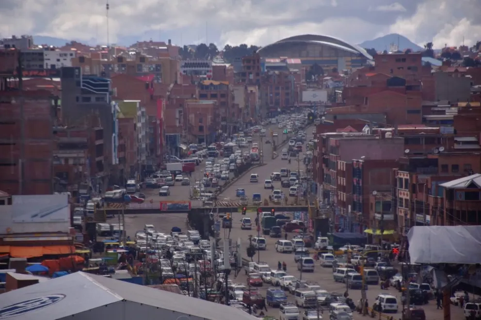 Vista de una de las principales vías de la ciudad de El Alto.  Foto: El Alto