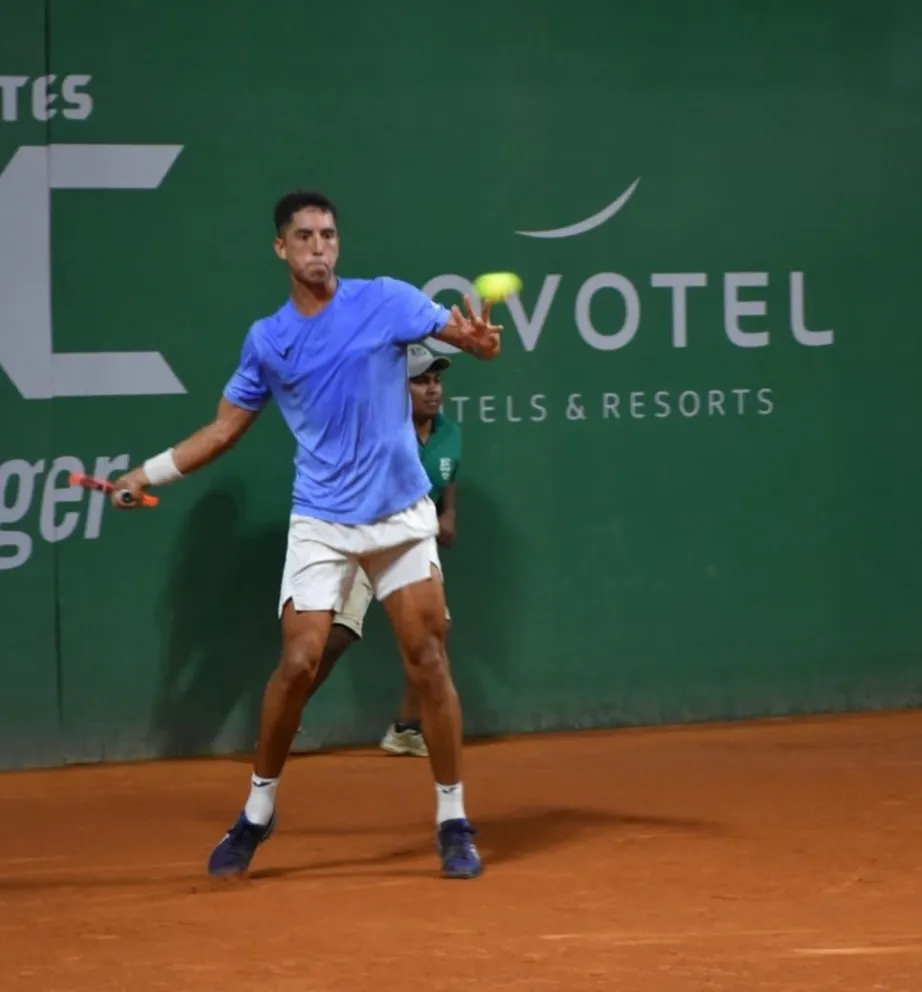 Murkel realiza una devolución en su encuentro con Hugo. Foto: Challenger Bolivia.