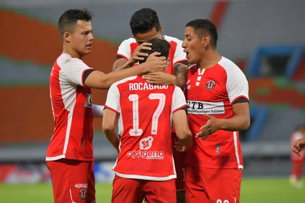 El festejo de los jugadores de la U de Vinto, en un partido por el torneo Apertura. Foto APG
