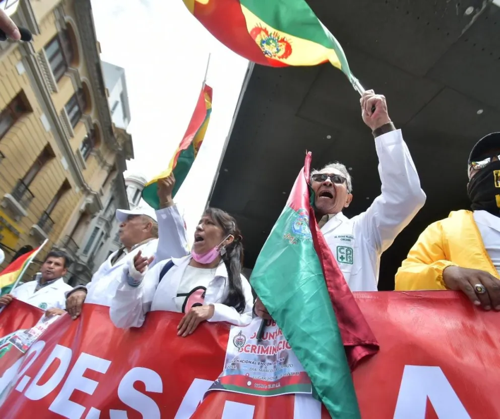 Médicos durante la protesta de hoy en La Paz. Fotos: APG