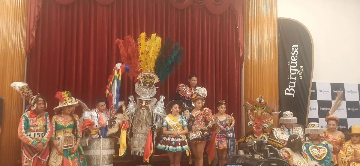 Acto de lanzamiento de la nueva lata de Burguesa