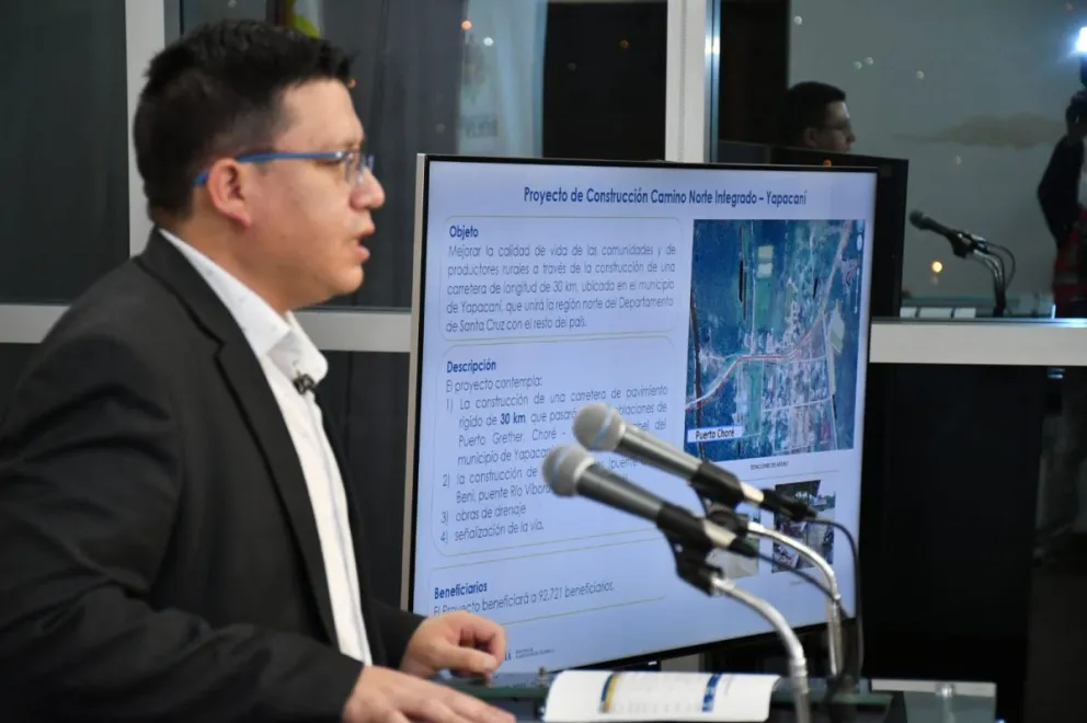 El ministro de Planificación del Desarrollo, Sergio Cusicanqui, brinda conferencia de prensa. (Foto: Roberto Aranda /APG)