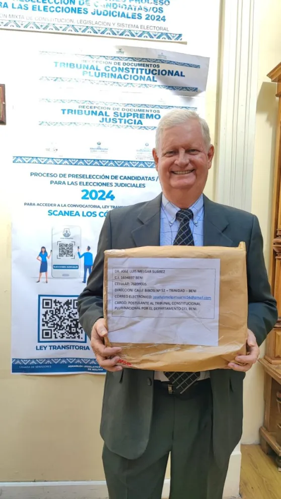 El abogado Jose Luis Melgar Suárez (Beni), registró ayer su postulación al TCP. Foto: Senado. 