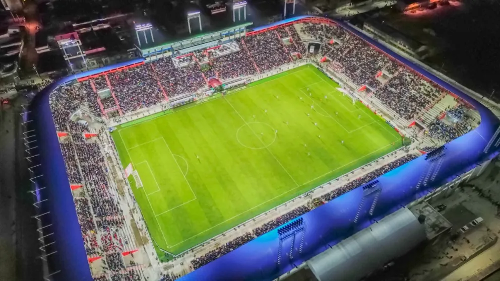 El estadio de Villa Ingenio lucirá repleto en el compromiso de esta noche. Foto: APG