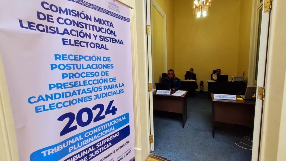 El cartel que indica el proceso de preselección judicial. Foto. ABI