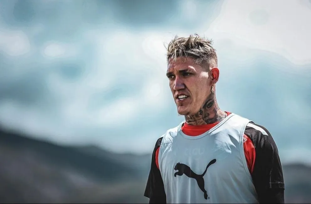 El uruguayo Bryan Bentaberry antes de iniciar un entrenamiento en el CAR de Ananta. Foto: club Bolívar