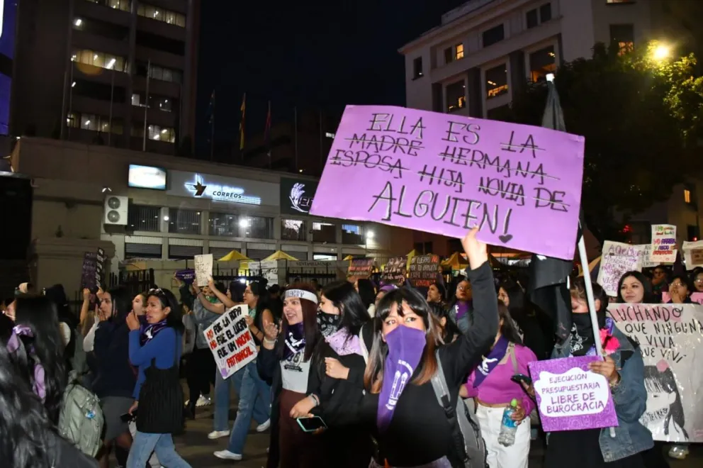 La marcha del #8M pidió al Estado garantizar la protección a mujeres, niñas y niños. Foto: APG 