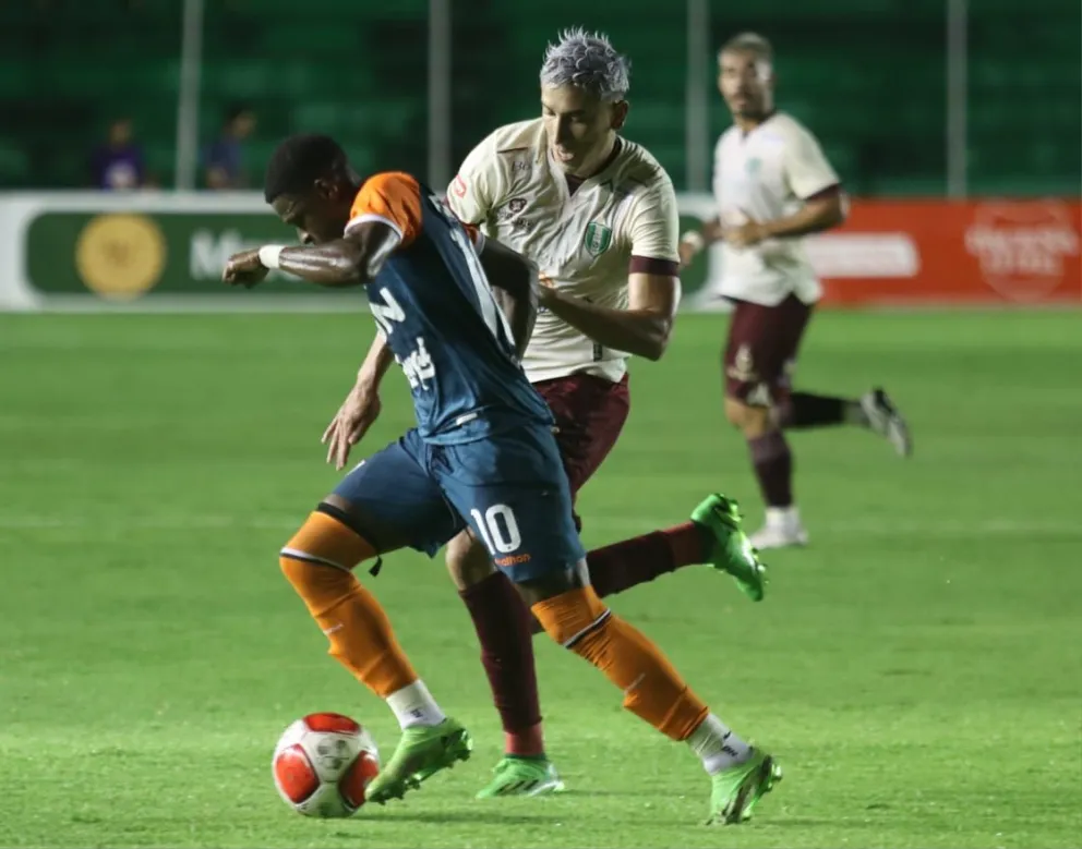 Incidencia del partido en el Tahuichi Aguilera. Foto: APG.