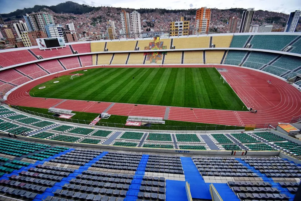 Una vista panorámica del estadio Hernando Siles, donde desde el lunes entrenará la selección nacional. Foto: APG