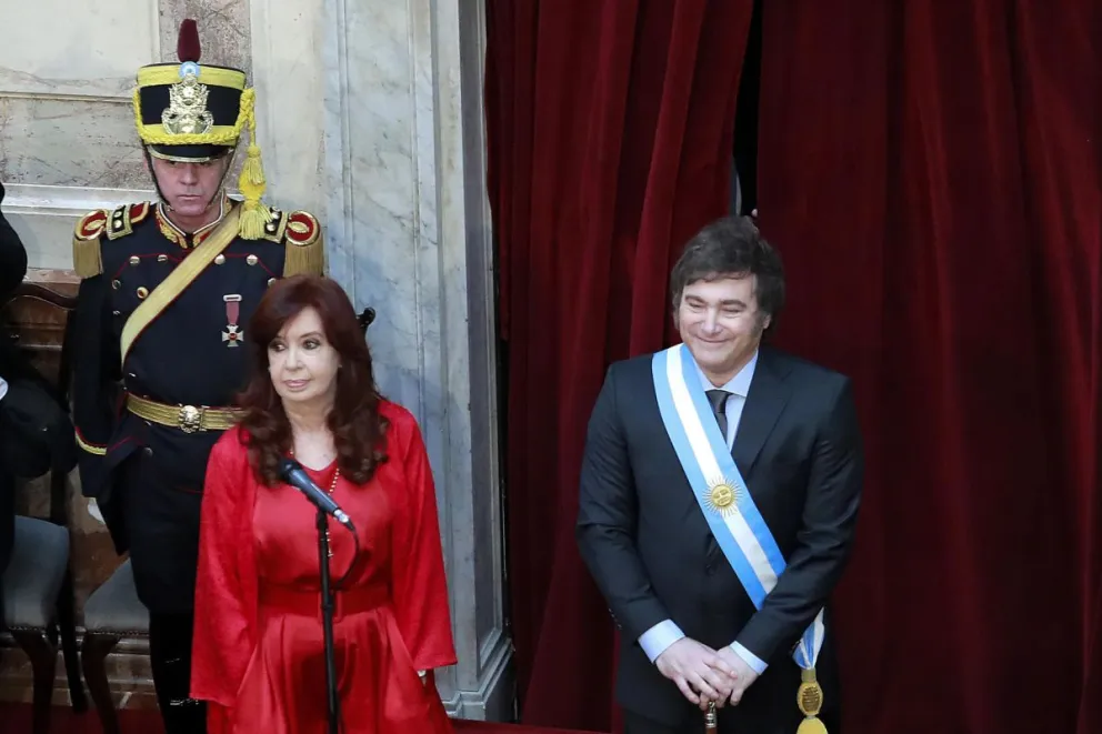 El presidente de Argentina, Javier Milei (d), y la exmandataria argentina Cristina Fernández, en una fotografía de archivo. EFE/Demian Alday Estevez