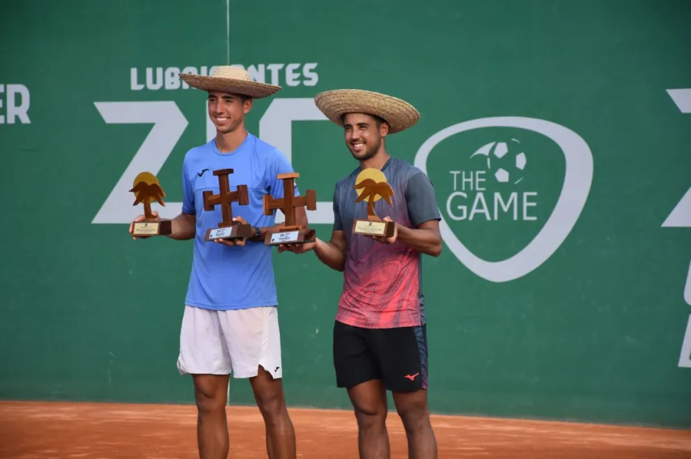 Murkel (izq.) y Hugo con sus trofeos de subcampeones. Foto: Challenger Bolivia.