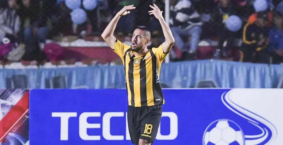 Rodrigo Ramallo celebra su gol, el segundo del Tigre para el definitivo 2-1 sobre Bolívar. Foto: APG