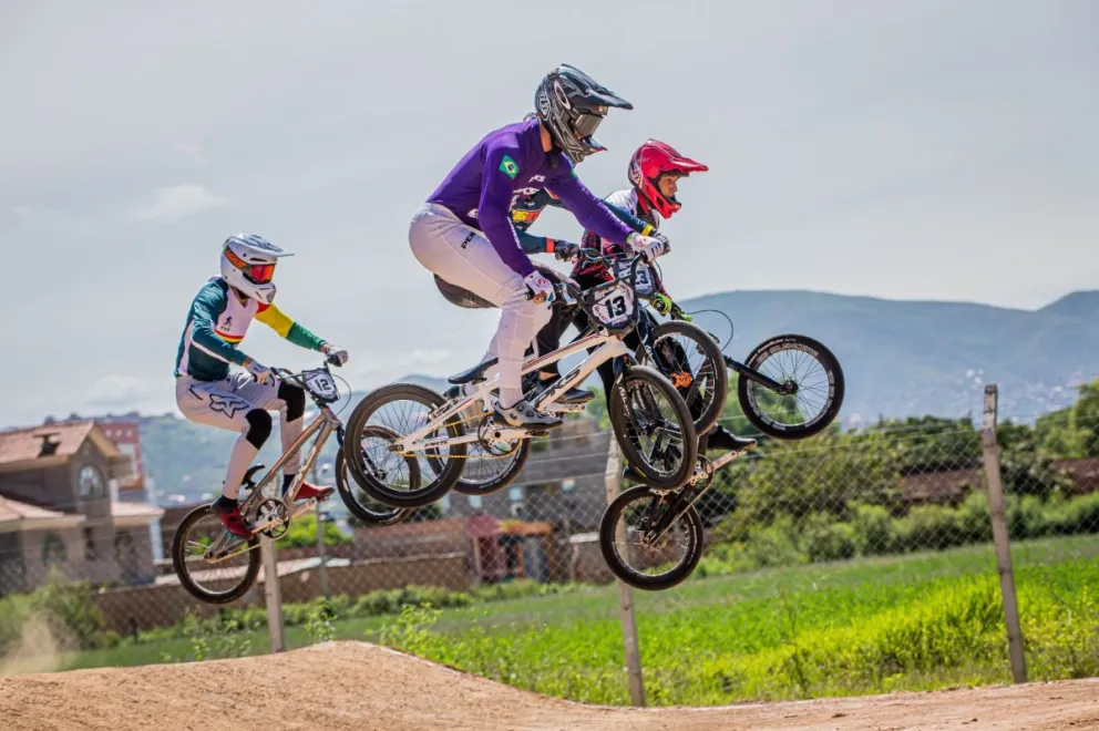 Un grupo de pedalistas durante el primer round de la Copa Latina. Foto: Prensa Deportiva GAMC.