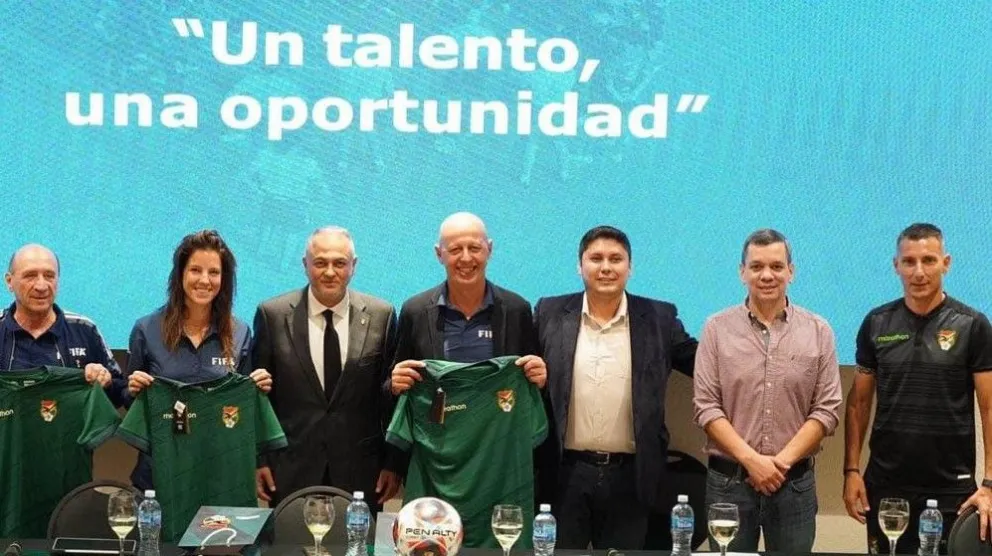 La presentación oficial en Bolivia del Programa de Detección de Talentos de la FIFA. Fue el 31 de octubre de 2023 en Santa Cruz por parte de la FBF. Foto: Bolivia Crece.