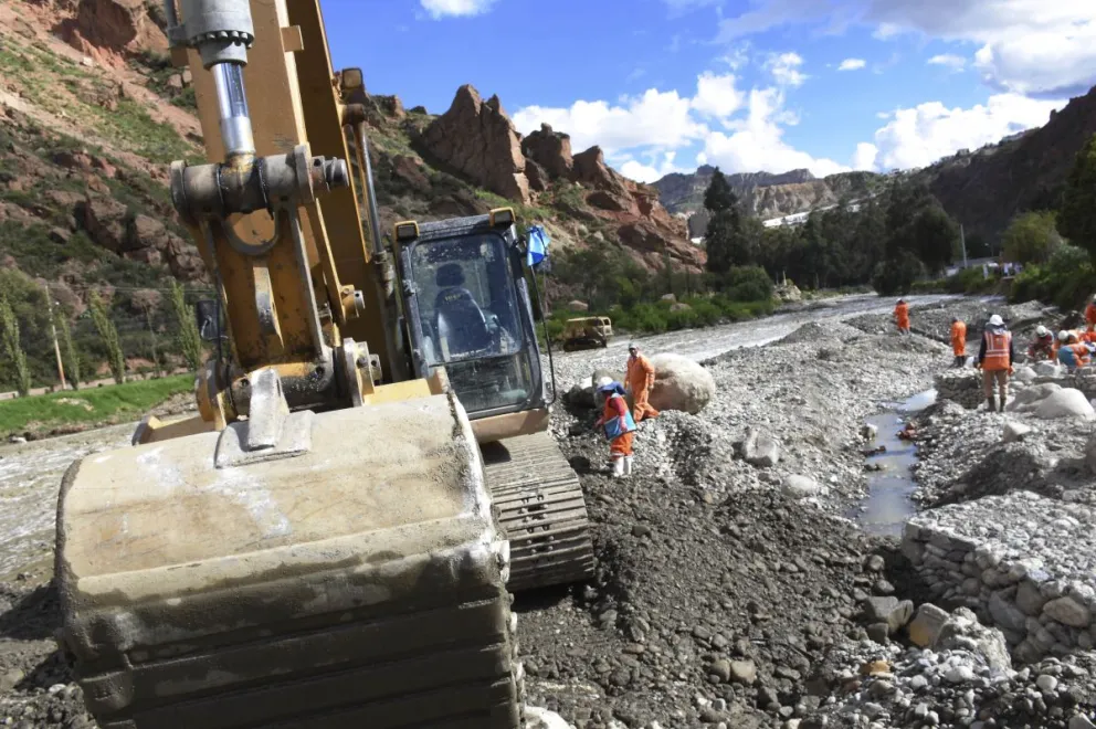 Brigadas de salud y contingente de efectivos coadyuvaron en tareas preventivas de limpieza en Amor de Dios (zona Sur).