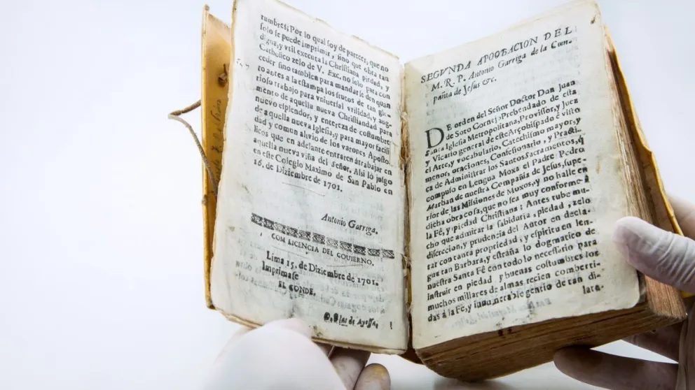 El libro original que permitió el estudio lingüístico moxeño. Foto: Musef