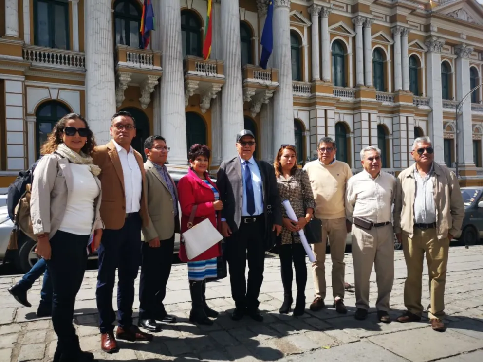 Representantes de empresas de turismo, viajes, hotelería y otros rechazan el alza del Derecho Único de Aeropuerto Internacional. Foto: Marco Belmonte.