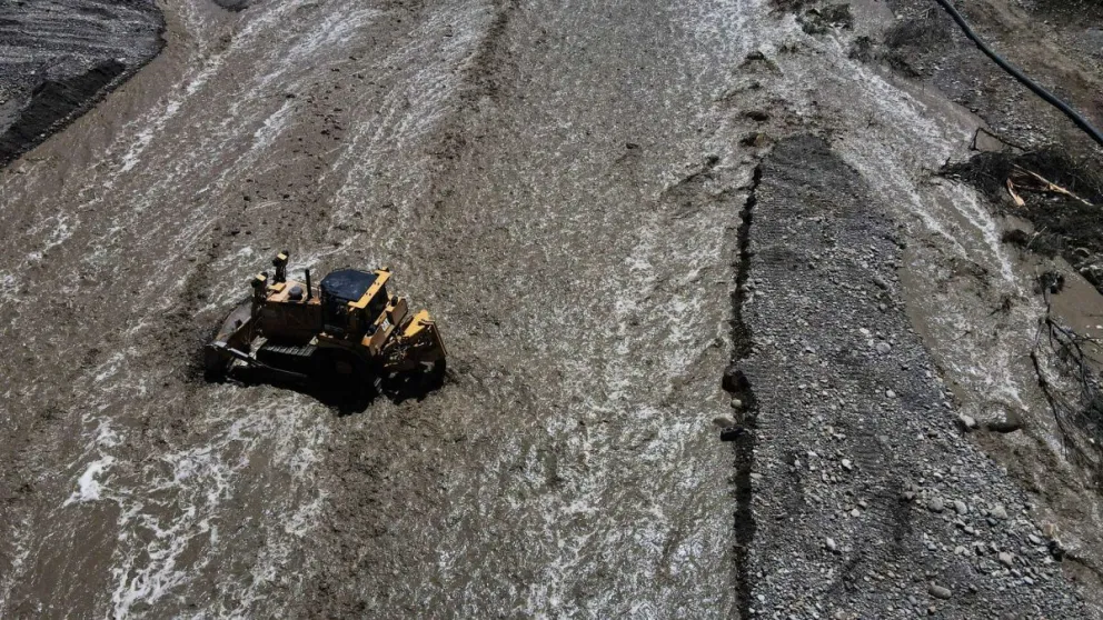  Maquinaria en el río de la zona de Aranjuez, en La Paz. Foto: EFE