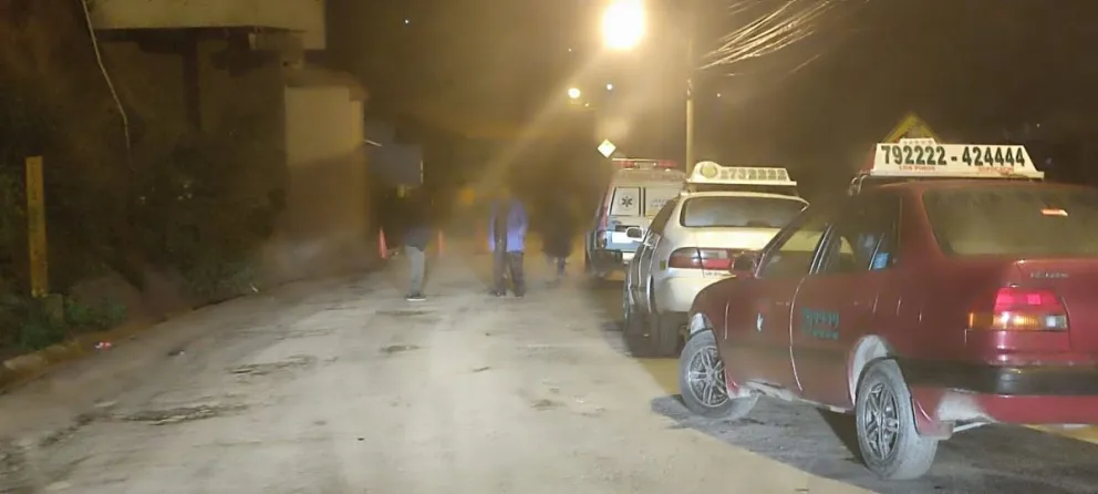 La vía de salida cortada, en la salida del barrio de Aranjuez. Foto: Vecinos de la zona