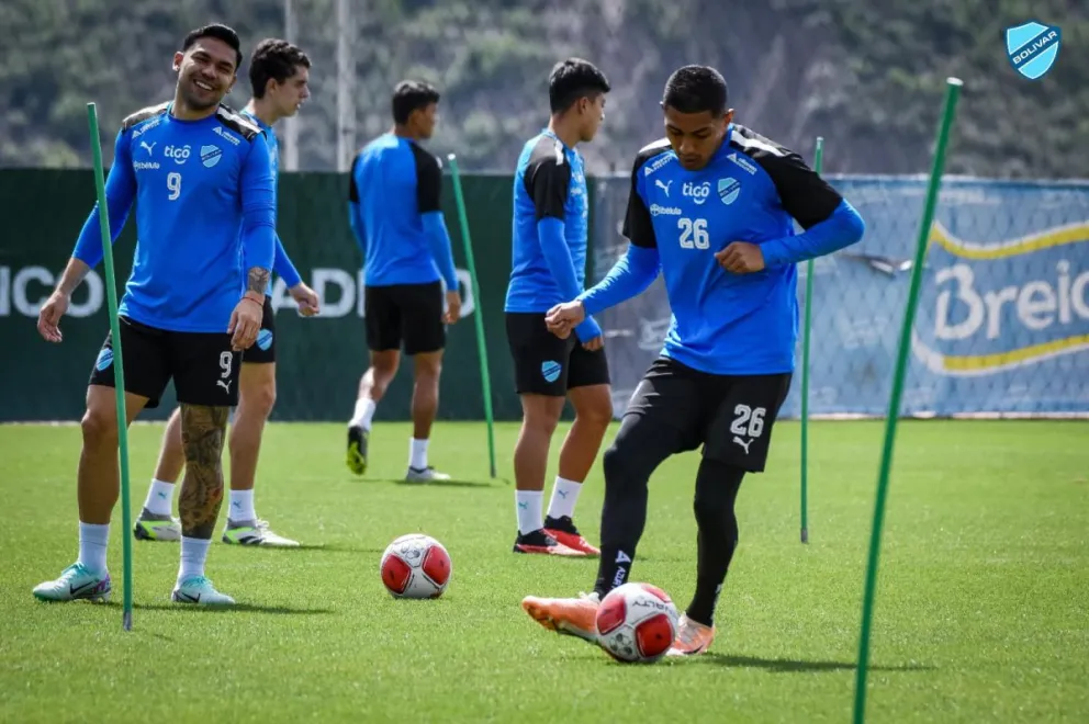 Algarañaz (izq.) y Saavedra durante una práctica. Foto: Club Bolívar.