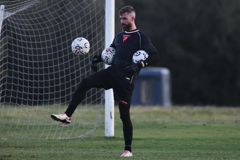 El golero venezolano Baroja, en el trabajo matinal realizado hoy en Montevideo. Foto Always Ready