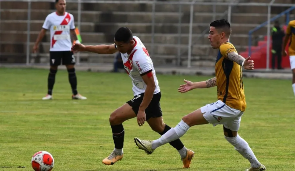 Incidencia del partido entre Always Ready y Gualberto Villarroel San José disputado el 9 de marzo en Villa Ingenio. Foto: APG