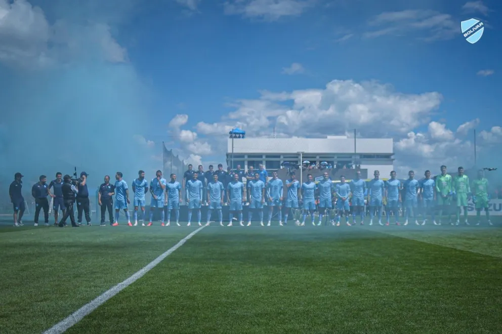 El primer plantel celeste que fue presentado para afrontar esta temporada. Foto: Club Bolívar.