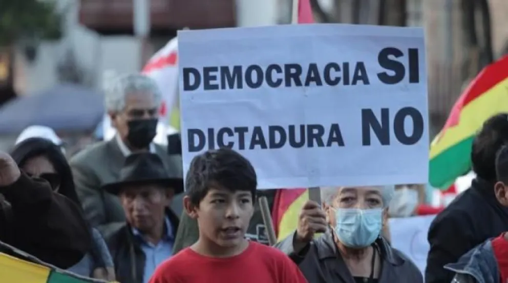 Una de las protestas de la ciudadanía contra los abusos del Gobierno. Foto: Los Tiempos