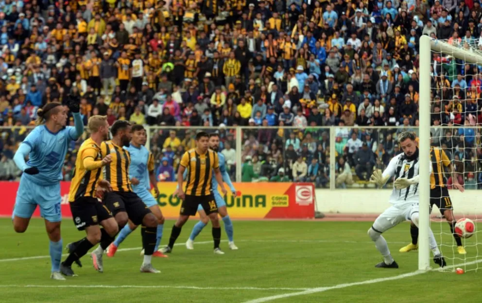 El primer gol de Bolívar en el clásico del 25 de febrero pasado. Foto: Andrés Rojas