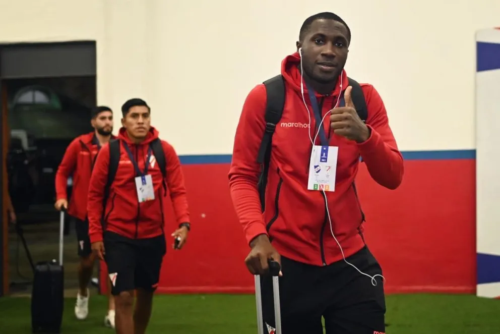 Jugadores del "millonario" regresaron al país tras el partido con Nacional en Montevideo. Foto: club Always Ready.
