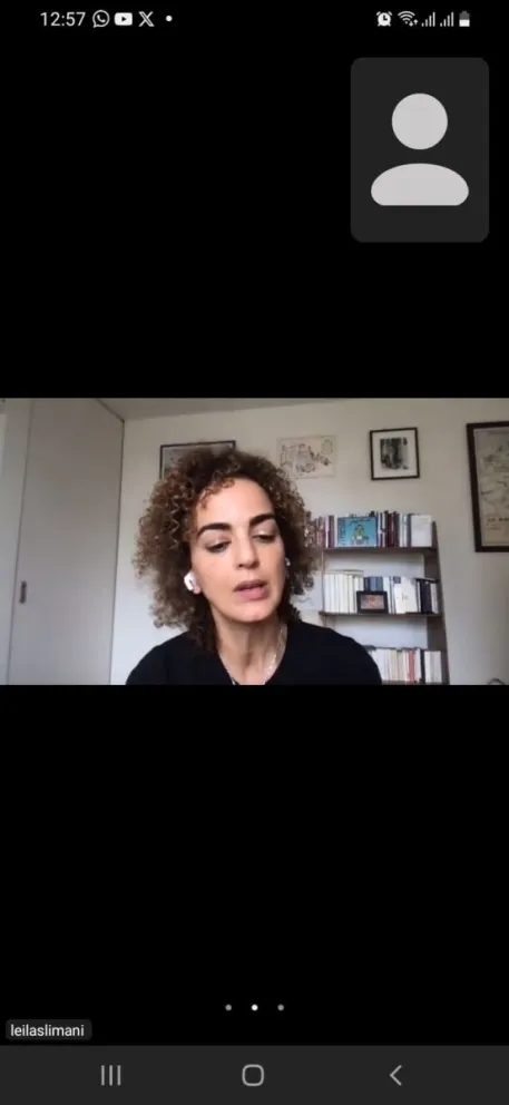 La escritora franco-marroquí Leïla Slimani conversa mediante zoom  con los asistentes a la Feria Internacional del Libro de El Alto. 