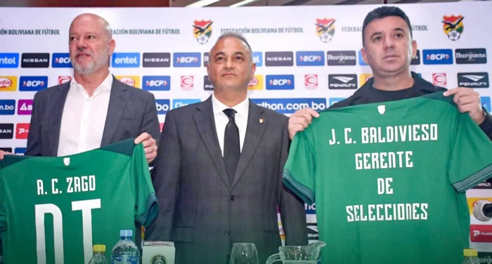 Zago junto a Costa y Baldivieso, el día de la presentación de ambos. Foto FBF
