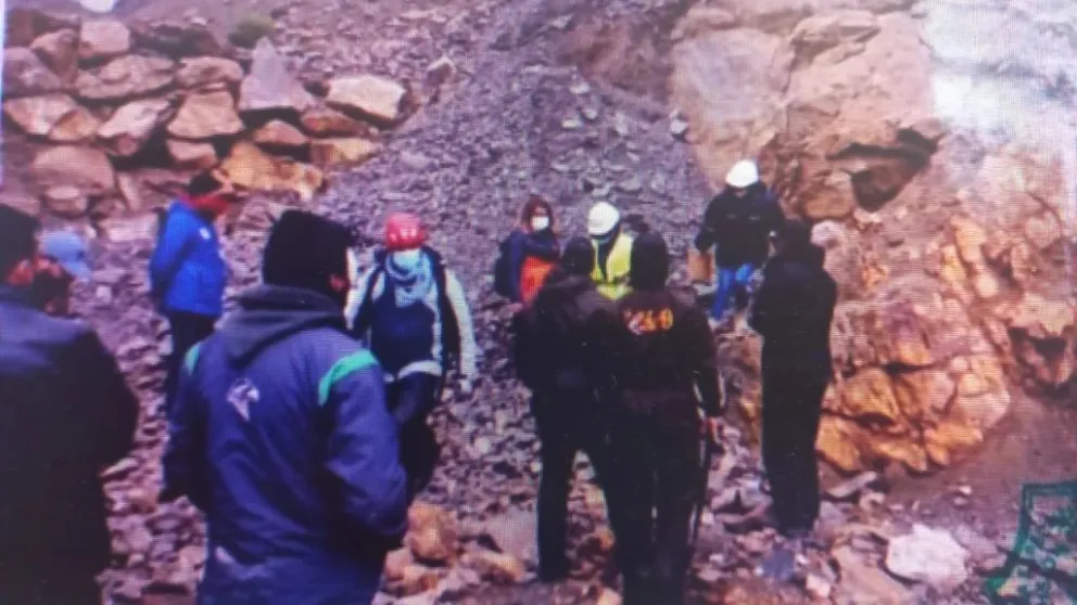 Inspección a la mina donde fue ofrendada la víctima. Foto: Fiscalía General del Estado.