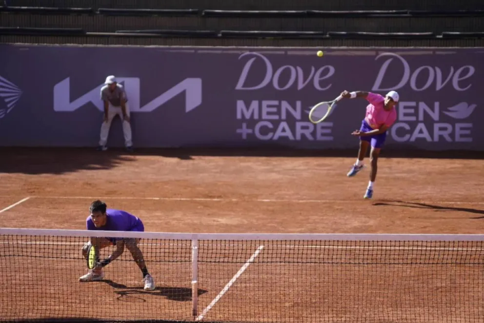 Zeballos (izq.) y Arias en uno de sus partidos en Chile. Foto: Challenger de Santiago.