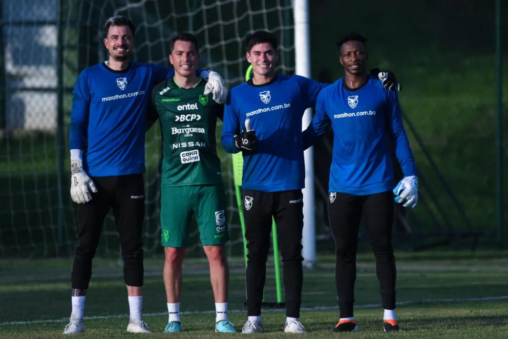 David Akologo (der.) trabaja con la selección nacional en Sao Paulo. El arquero eligió la Verde. Foto: FBF