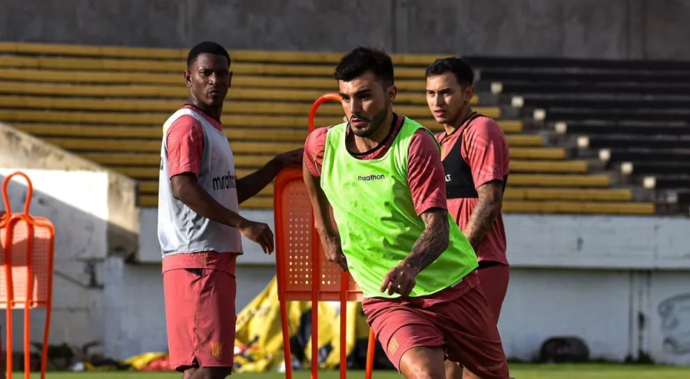Triverio (centro), Angulo y Mirada jugadores del Tigre, que el miércoles vuelve a los entrenamientos. Foto. club The Strongest