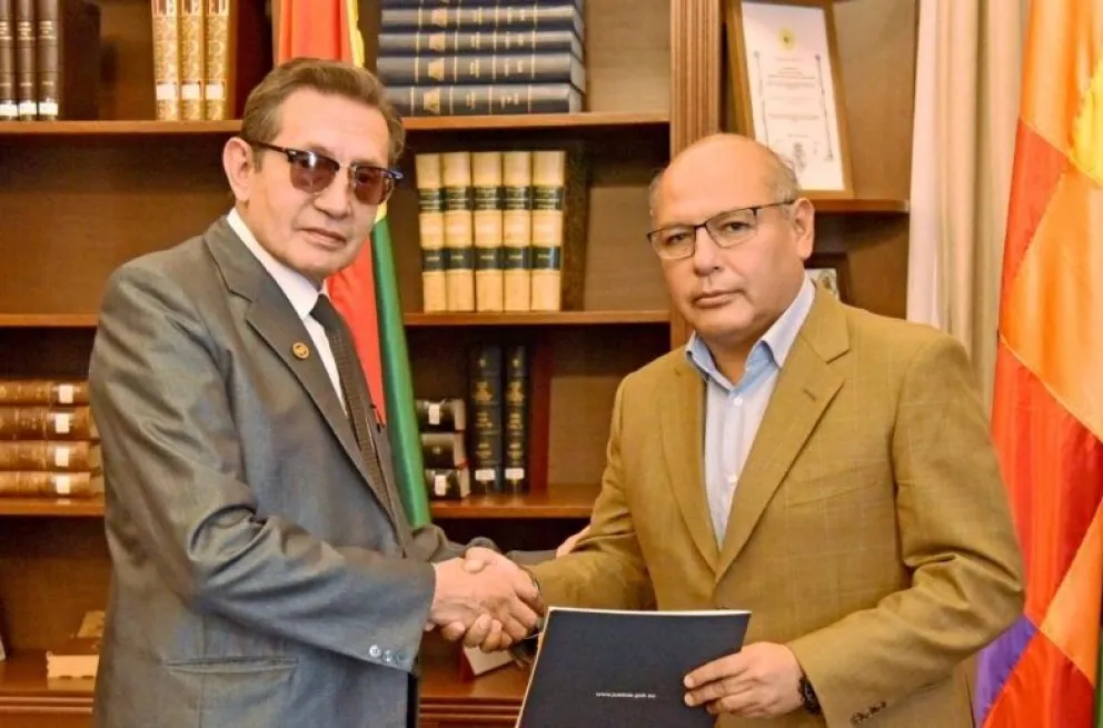 Dos de los cuatro magistrados autoprorrogados que volvieron a postularse, Ricardo Torrres y José Antonio Revilla. Foto: TSJ